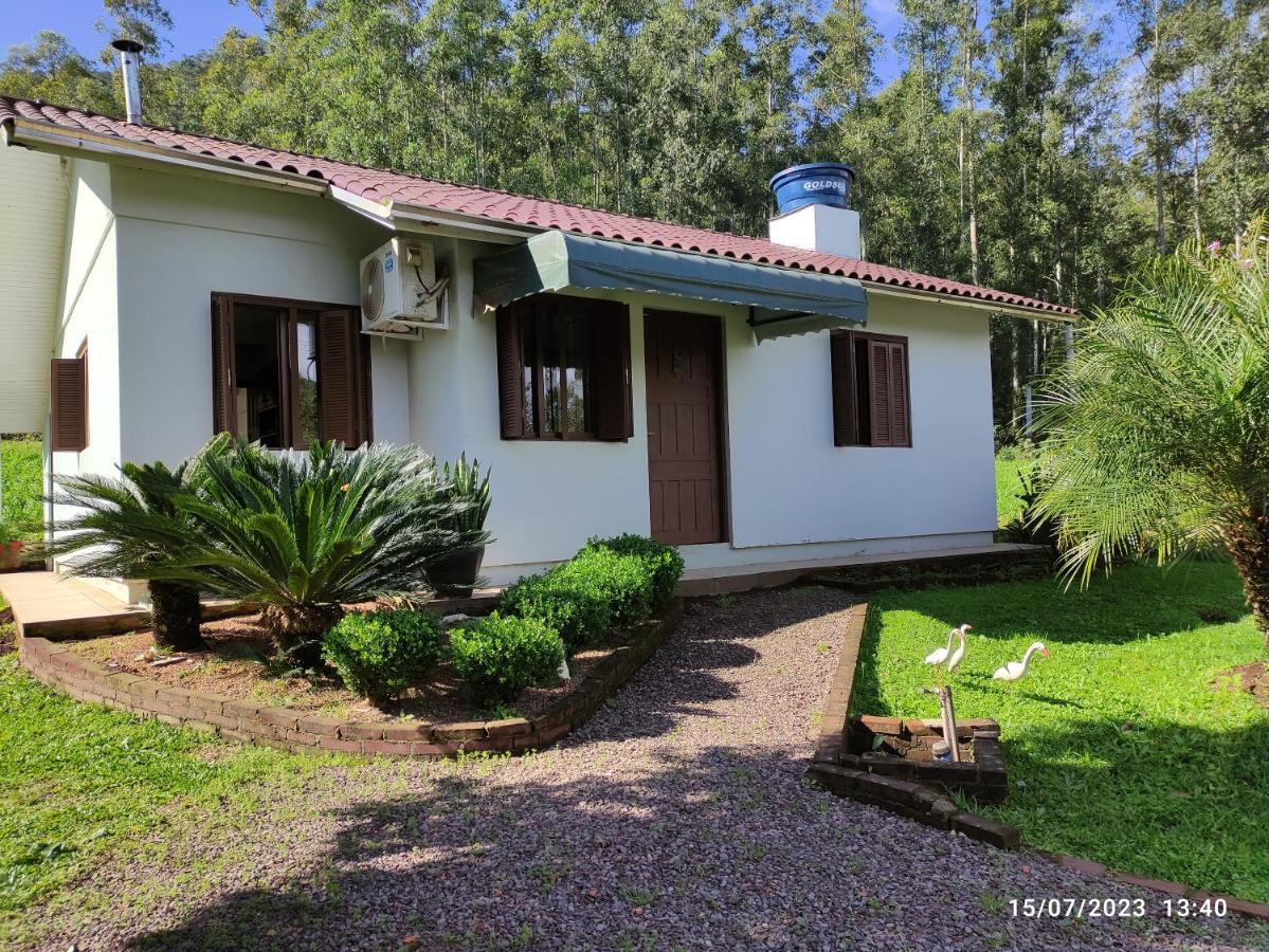 Casa Terrea Em Meio Ao Verde!